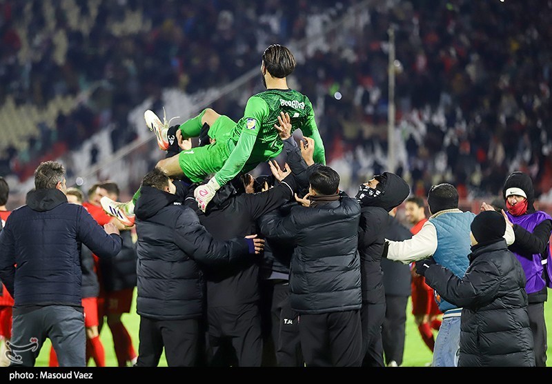 دیدار تیم‌های فوتبال تراکتور و پرسپولیس