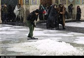 بارش برف در حرم مطهر رضوی