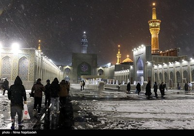 بارش برف در حرم مطهر رضوی