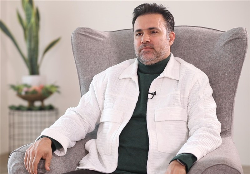 اطلاعیه‌ای در سوپرمارکت باعث شد فوتبالیست شوم/ مسعود زارعی لب تاپ قطبی را شکست