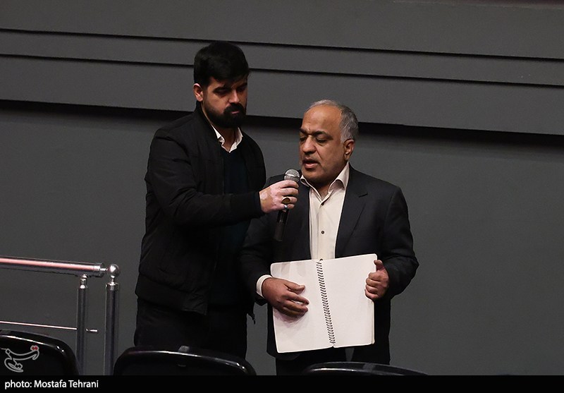 اکران اختصاصی مستند خودم می‌بینم