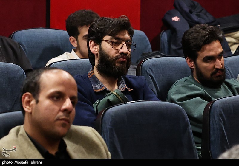 اکران اختصاصی مستند خودم می‌بینم