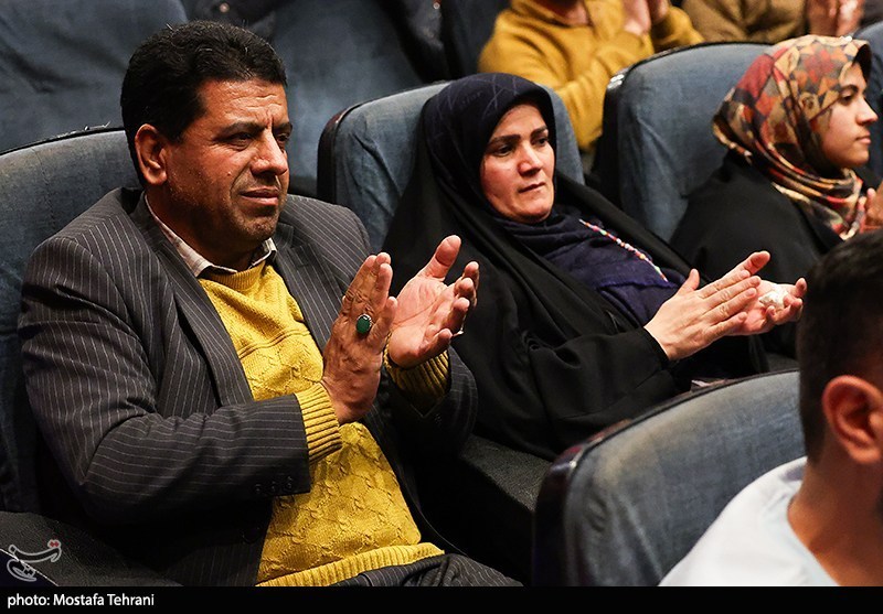 اکران اختصاصی مستند خودم می‌بینم