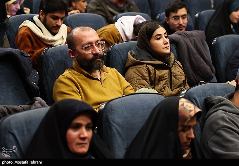 اکران اختصاصی مستند خودم می‌بینم