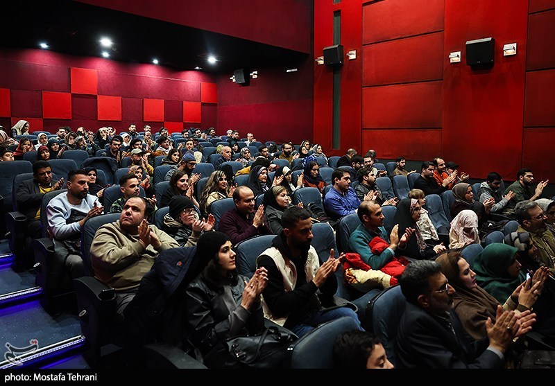 اکران اختصاصی مستند خودم می‌بینم