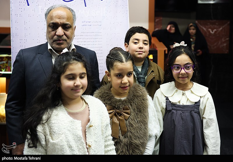 اکران اختصاصی مستند خودم می‌بینم