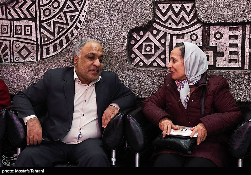 اکران اختصاصی مستند خودم می‌بینم