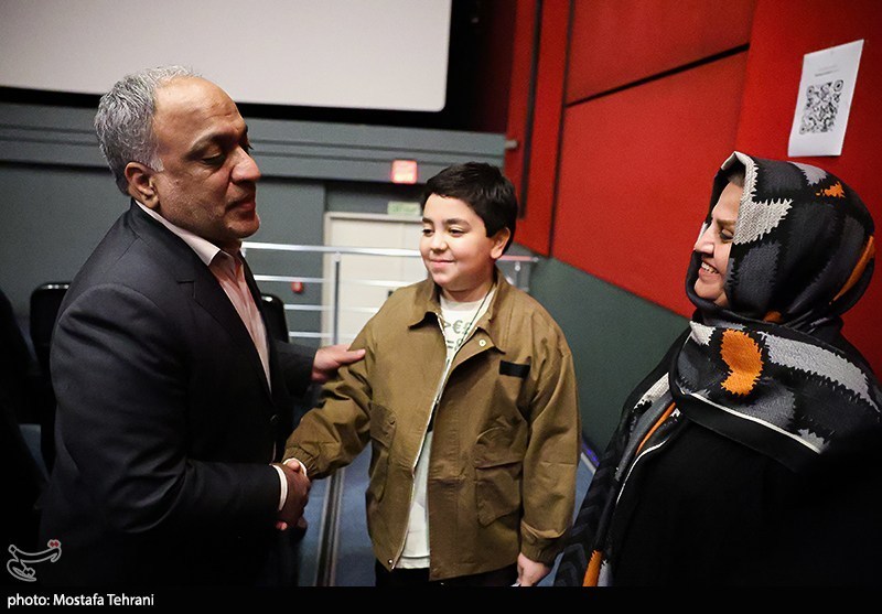 اکران اختصاصی مستند خودم می‌بینم