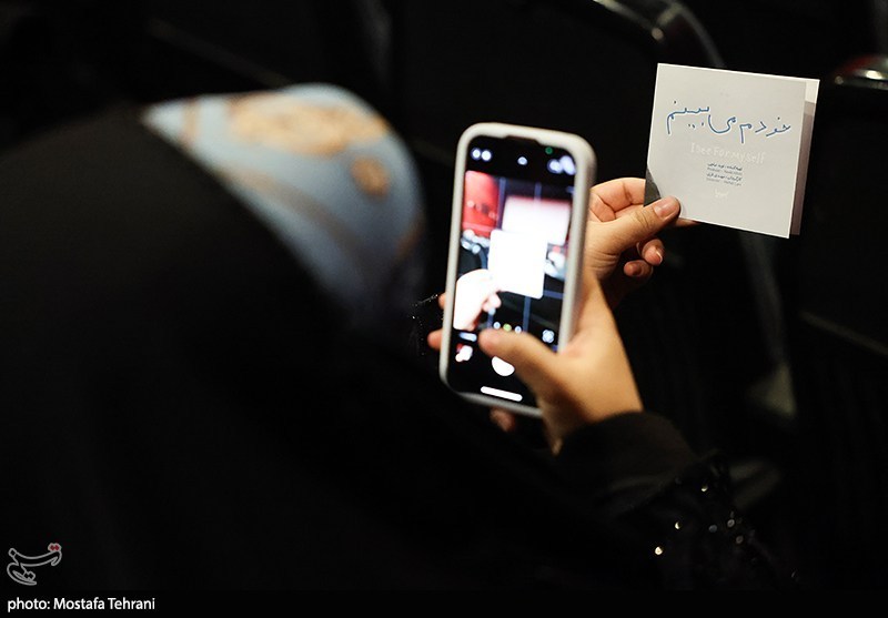 اکران اختصاصی مستند خودم می‌بینم