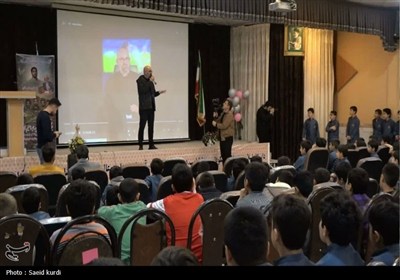 از کلاس درس تا گزارشگری فوتبال در بیجار +فیلم