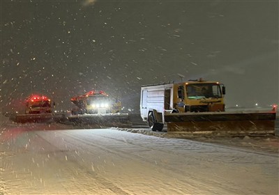 عملیات 12 ساعته برف‌روبی باند فرودگاه مشهد