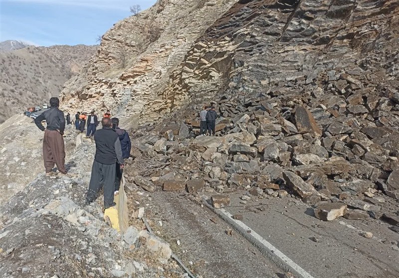 مسدود شدن جاده پاتاوه–دهدشت بر اثر ریزش کوه