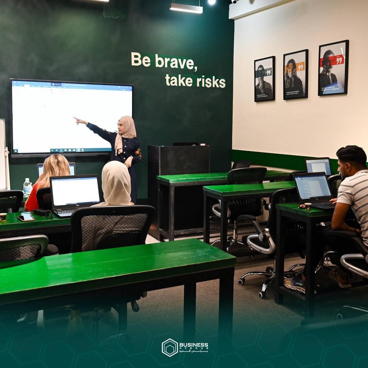 کشور عراق , کشور آمریکا , جنگ نرم , جوانان , 