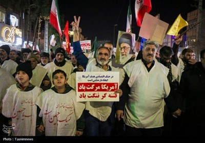 راهپیمایی شبانه مردم قم علیه اغتشاشگران