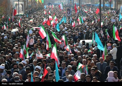 Иранцы собрались в знак осуждения насильственных беспорядков