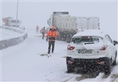 استقرار راهداران در گردنه‌های برف‌گیر کشور
