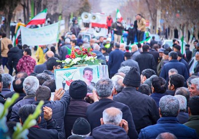 تشییع پیکر مطهر شهید دانش‌آموز ایلیا علیخانی در بروجن