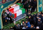 بمشارکة الشعب؛ طهران تشییع شهداءها الأبرار