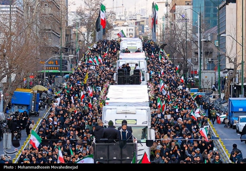 بمشارکة الشعب؛ طهران تشییع شهداءها الأبرار