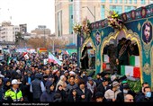 بمشارکة الشعب؛ طهران تشییع شهداءها الأبرار