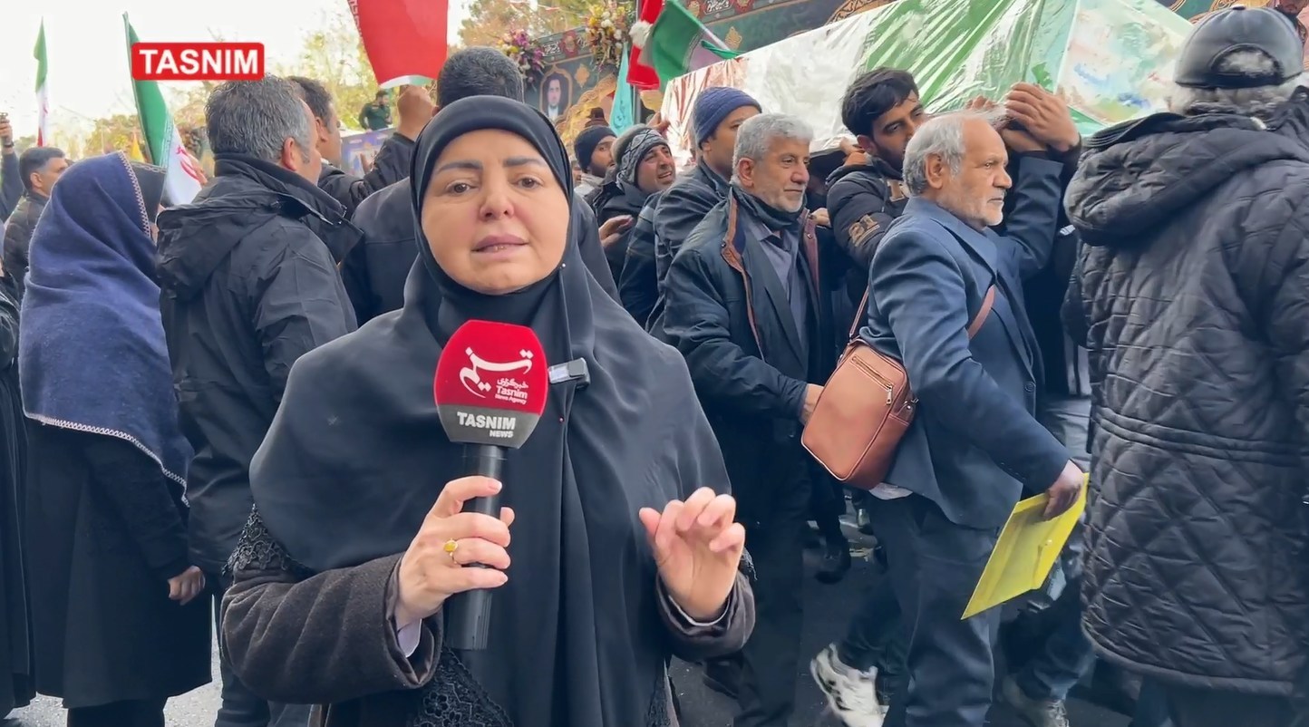طهران تشييع 100 من شهداءها والشعب يؤكد وقوفه الى جنب القيادة وقوى الأمن دفاعا عن إيران