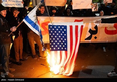 Студенческая демонстрация перед посольством Англии в Иране