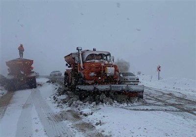 عملیات شبانه‌روزی برای بازگشایی راه 94 روستای قزوین