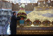 گل‌آرایی ضریح حرم حضرت معصومه(س)