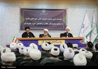 عبور از حوادث و بحران‌ها با هدایت‌های مقام معظم رهبری