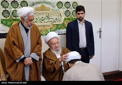 مراسم عمامه گذاری طلاب در بیوت مراجع عظام تقلید