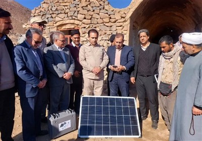 توزیع 31 دستگاه سامانه خورشیدی قابل حمل بین عشایر شهرستان طبس