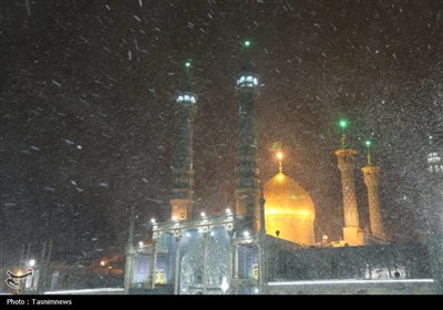 بارش اولین برف امسال در حرم حضرت معصومه(س)