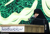 سخنرانی دختر سپهبد شهید حسین سلامی در مراسم گرامیداشت روز پاسدار ورونمایی از سنگ جدید مزار مطهر سپهبد شهید حسین سلامی