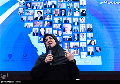 مهاجرانی: در زمان جنگ همه با هر پوشش و مذهب کنار هم قرار گرفتند