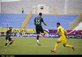 دیدار تیم های فوتبال فجر سپاسی شیراز و خیبر خرم آباد
