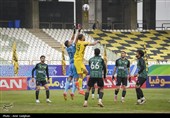 دیدار تیم های فوتبال فجر سپاسی شیراز و خیبر خرم آباد