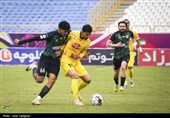 دیدار تیم های فوتبال فجر سپاسی شیراز و خیبر خرم آباد