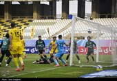 دیدار تیم های فوتبال فجر سپاسی شیراز و خیبر خرم آباد