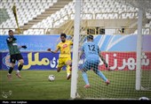 دیدار تیم های فوتبال فجر سپاسی شیراز و خیبر خرم آباد