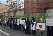 تجمع اعتراضی دانشجویان مقابل سفارت فرانسه
