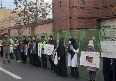 تجمع اعتراضی دانشجویان مقابل سفارت فرانسه