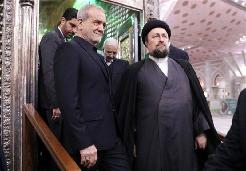 بزشكيان وأعضاء الحكومة الإيرانية يجددون العهد مع مبادئ الإمام الخميني (رض)