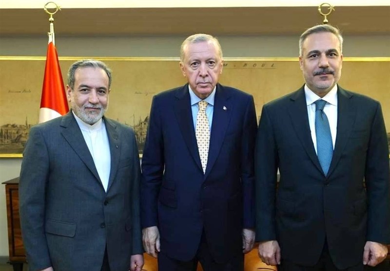 Iran's FM Hails Constructive Talks with Turkish Officials on Regional Stability