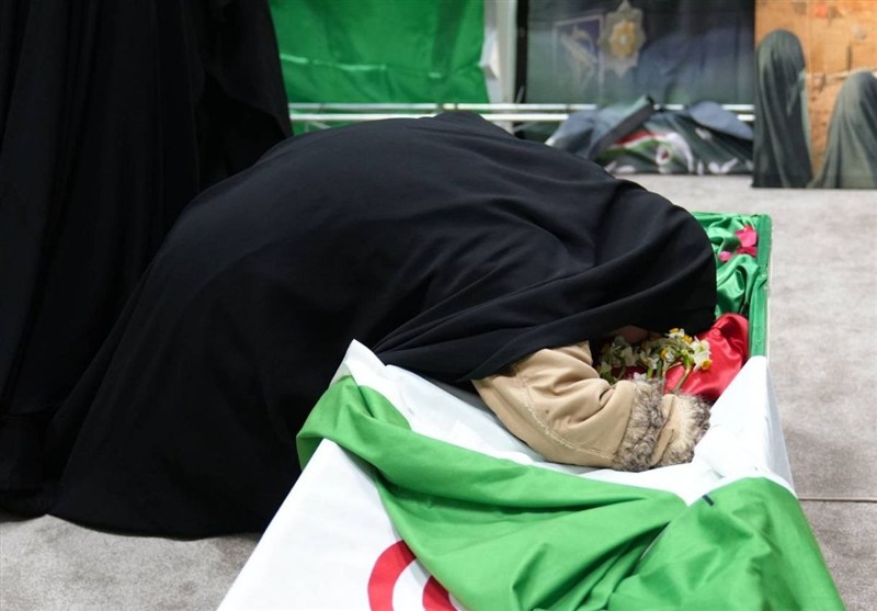 بوسه آخر بر پیشانی؛ لبخند یلدا روی صورتِ سوخته