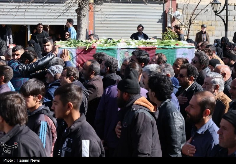 تشییع باشکوه پیکر شهید امنیت «موسی آقایی» در لرستان