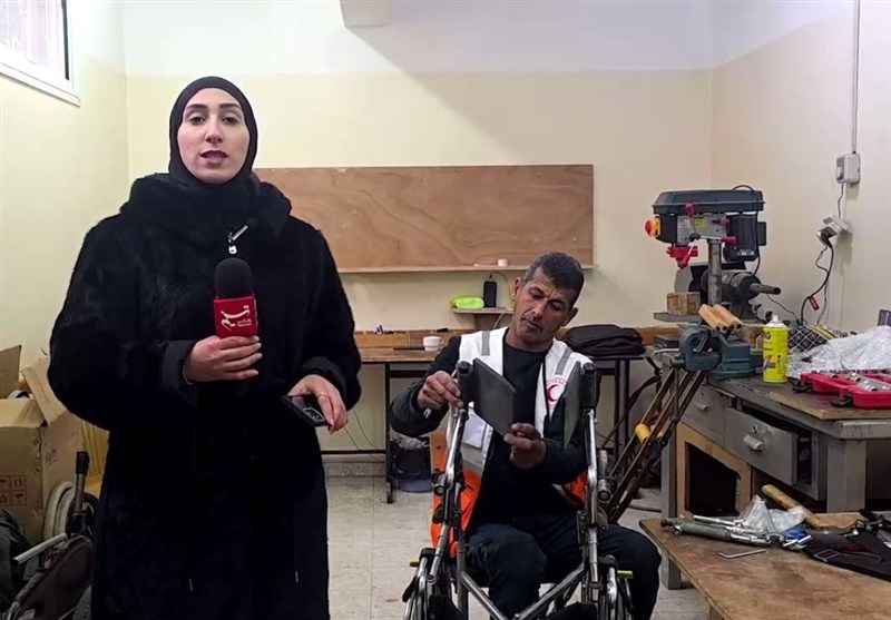 رمزي الفجم لا يصلح كراسي فقط… بل يرمم الأمل