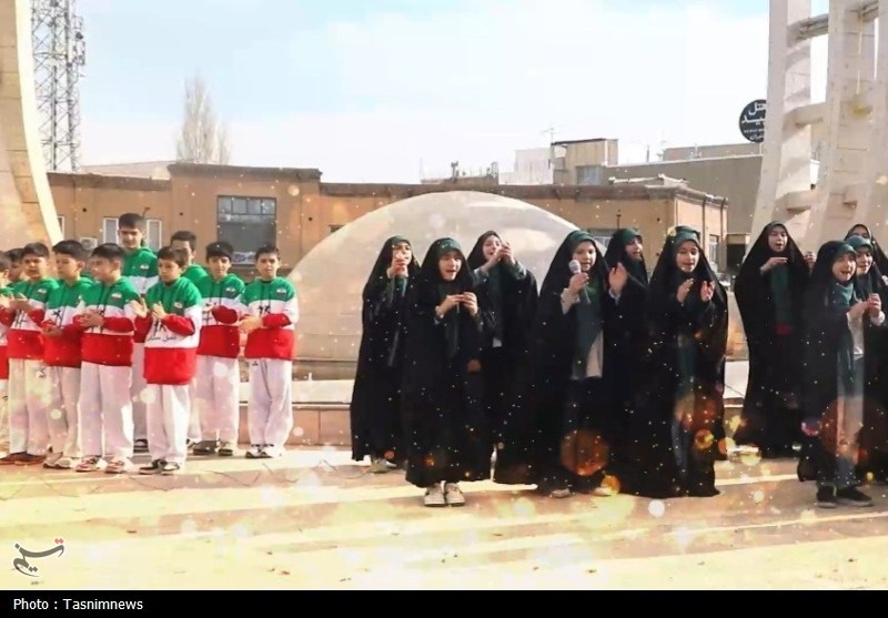 سرود زیبای دانش‌آموزان زنجانی به مناسبت آغاز دهه فجر