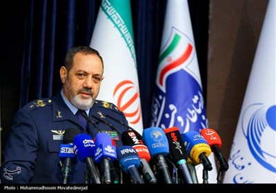 تاکید وزیر دفاع بر دستیابی به فناوری پرتابگر هواپایه و حضور در مدارژئو