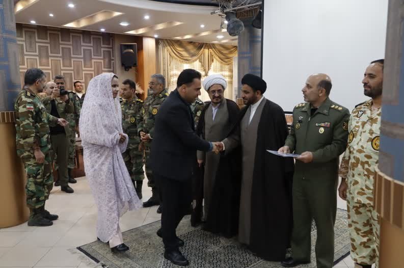 مراسم «پیوند‌های آسمانی» برای 76 زوج جوان در ارتش در شیراز