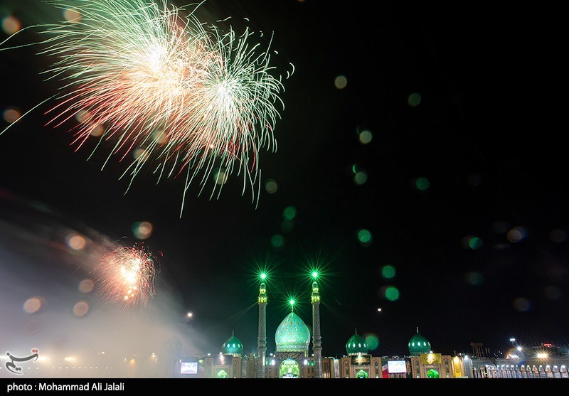 نورافشانی زیبای مسجد جمکران در نیمه‌شعبان